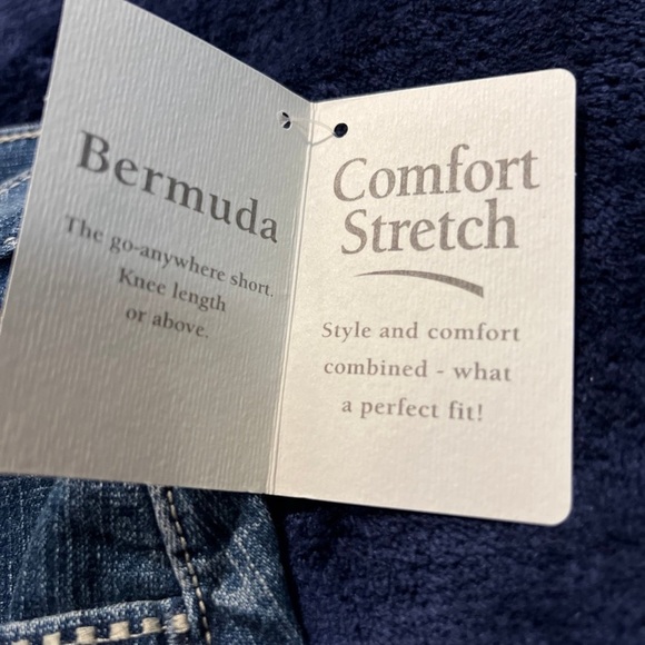 NWT Christopher and Banks Bermuda Shorts Size 8 - Picture 4 of 4